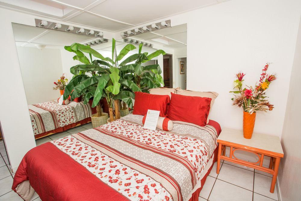 House Of Fountains Bed & Breakfast Лахайна Екстериор снимка